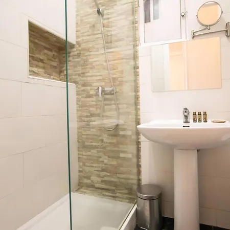 2esc1067- Magnific 2br Flat In The Gothic District
